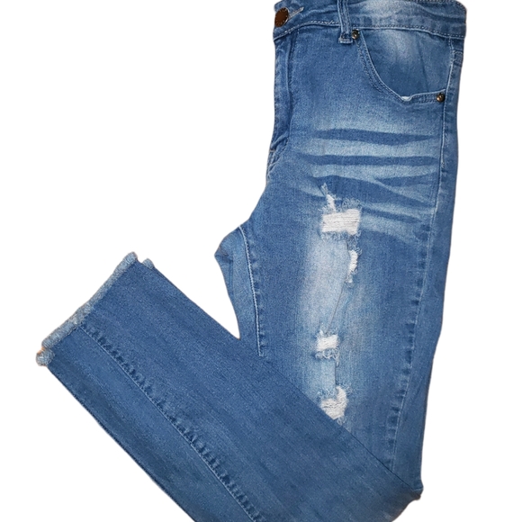 VIP Distressed Jeans/Capris - Picture 4 of 8